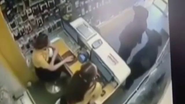 В Иркутске ограбили салон сотовой связи смотреть онлайн