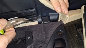 Как снять крышку подлокотник Bmw F10