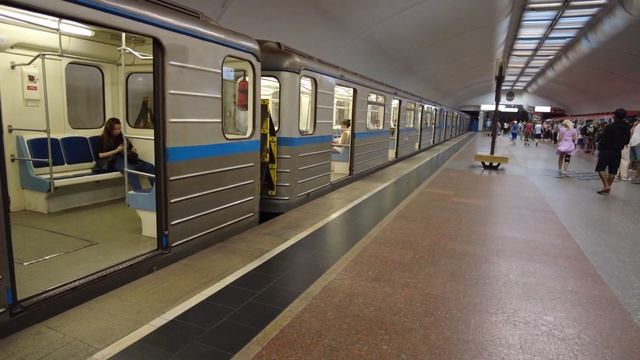 Отправление метропоезда 81-717.6/714.6 со станции Люблино, Люблюнско-Дмитровской линии МосМетро смотреть онлайн