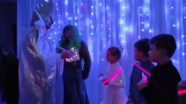 Спектакль «В поисках Снегурочки…» в ГУО "Средняя школа № 89 г. Минска" смотреть онлайн