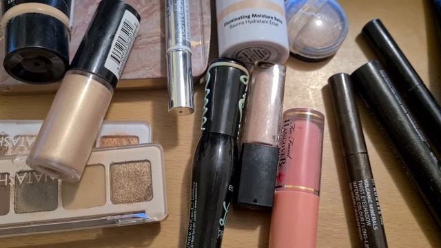 2022 Makeup (bag) Declutter: Cull or Save? смотреть онлайн