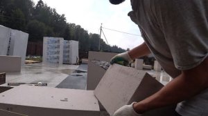 Кладка первого ряда газоблоков своими руками