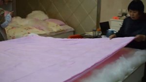 Ручной процесс изготовления шелкового одеяла в Китае глазами очевидца