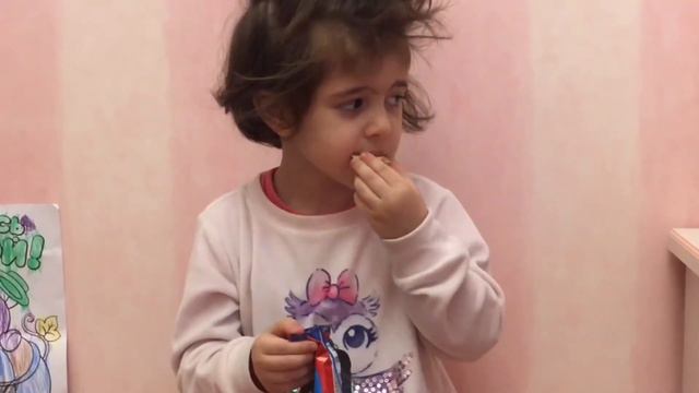 Белла открывает сладости/Мультки для детей/Сладости/ДЛЯ ДЕТЕЙ смотреть онлайн