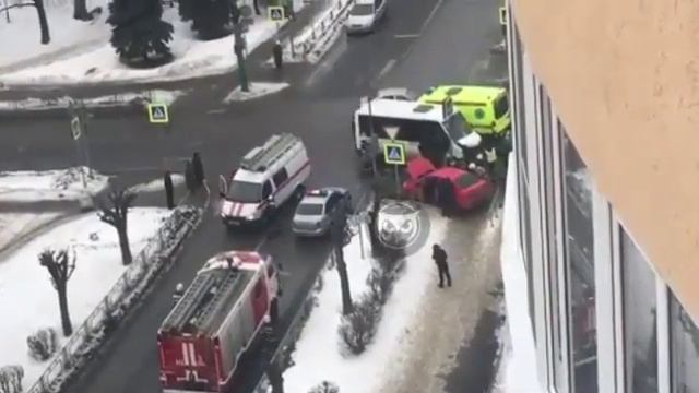 В Пензе легковушка врезалась в маршрутку смотреть онлайн