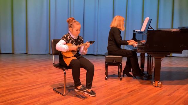 Василенко Христина, 8 років, домра. К.Шутенко «Веселий заєць» смотреть онлайн