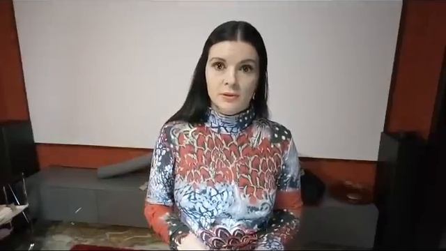 Кроим в прямом эфире обтачку для горловины. Прямая трансляция от 18.10.2017 смотреть онлайн