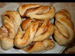 Кручёные булочки с корицей
