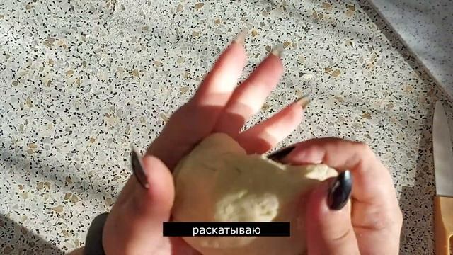 Тесто на пельмени и вареники завариваю. При варке НЕ РВЕТСЯ! Делюсь быстрым способом лепки смотреть онлайн