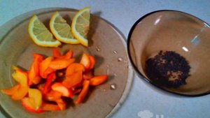 Чай чёрный с замороженными яблоками и лимоном