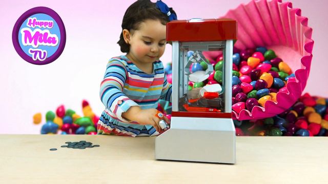 How To Claw The Claw As Seen On Tv Electronic Arcade Game For The Home | HappyMilaTV #120 смотреть онлайн