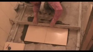 Укладка плитки на пол по мобильным маякам www.delaysam.top