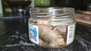 Домашняя консерва из рыбы. (Как быстро почистить мелкую рыбу)