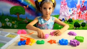 Кинетический песок. Играем в кинетический песок. Детский канал "Принцесса Софья"