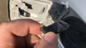 Замена пружины лючка бензобака Toyota Corolla Е120