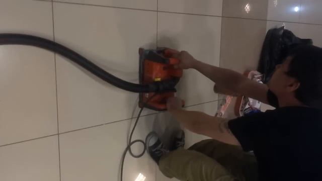 Штроборез Hilti DC SE20 +пылесос  Hilti . Кафель в ТЦ Омега.
