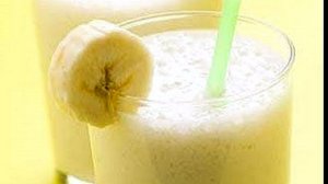 Молочный коктейль с бананом / Быстрый рецепт молочного коктейля.