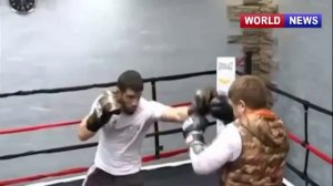 РАМЗАН КАДЫРОВ ДЕРЕТСЯ С БОКСЕРОМ