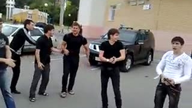 Дагестанец танцует мем. Дагестанец танцует мем. Чеченцы танцуют. Дагестанец танцует мем. Дагестанец танцует мем.