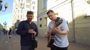 ГИТАРИСТ притворился НОВИЧКОМ на Арбате #2 (720p).mp4