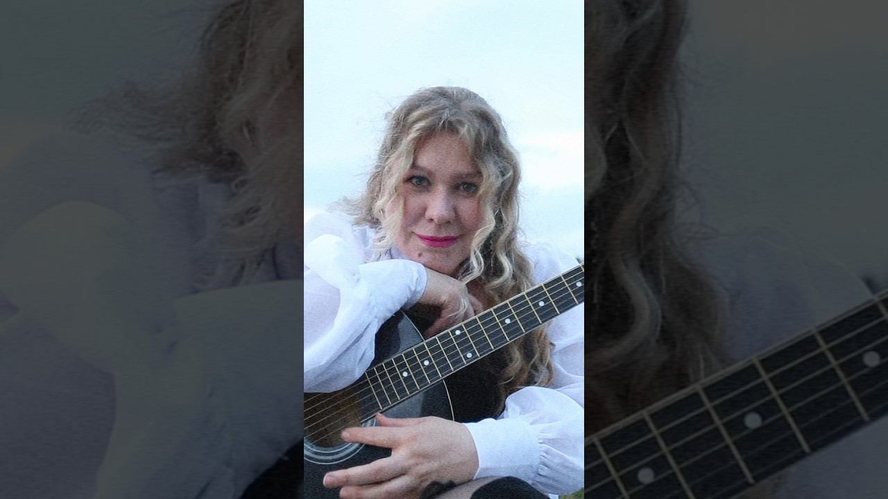 когда не знаешь аппликатуру, но уже  love guitar #youtubeshorts  #singer #shorts #аленамирная