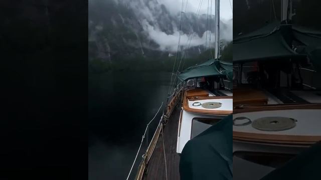 ⛵️ How breathtaking is this moody boat ride through the Sunshine Coast in British Columbia?