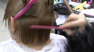 Осветление ранее окрашенных волос красителем L'Oreal Professionnel и короткая стрижка бритвой