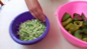 БОЛГАРСКИЙ ПЕРЕЦ ФАРШИРОВАННЫЙ КАПУСТОЙ В ТОМАТНОМ СОКЕ.КОНСЕРВАЦИЯ