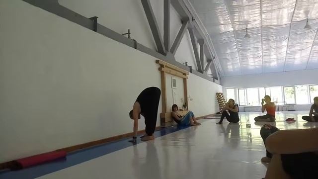 Стійка на руках смотреть онлайн