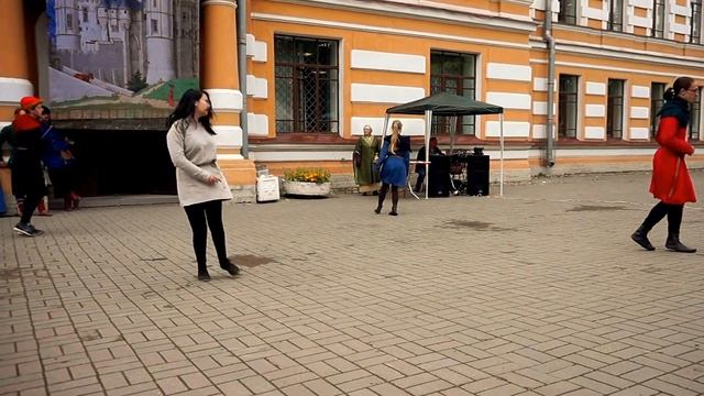 Средневековый танец.  Средневековая музыка в Петергофе.