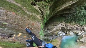 Спуск с водопада Пасть дракона