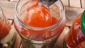 Помидоры солёные на зиму без уксуса с чёрной смородиной/Eingelegte Tomaten