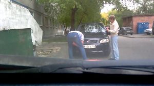 Оригинальный способ снять гос.номер автомобиля :-)