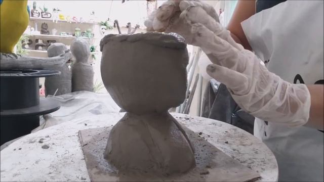 DIY- VASO BONECA FEITO COM GARRAFA/COM CIMENTO смотреть онлайн