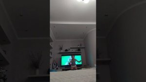танцую под песню.                   белый лимузин