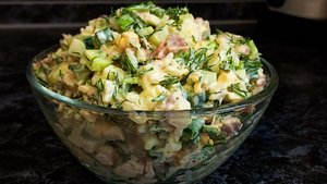 Салат с тунцом и рисом, простой и вкусный