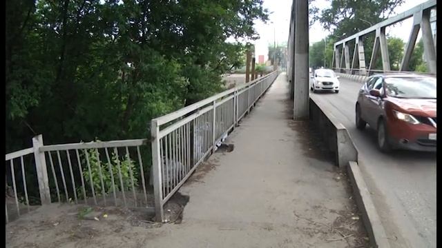 Подрядчик продолжает работу на мосту на ул. 1 мая смотреть онлайн