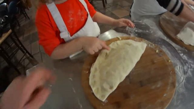 Мастер-класс по приготовлению закрытой пиццы кальцоне