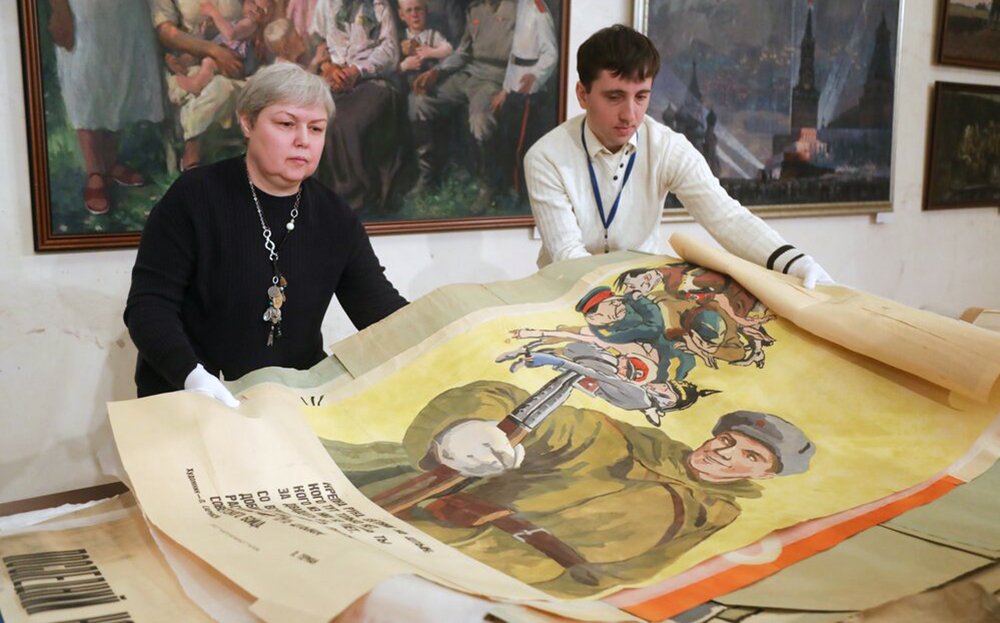 Легендарные "Окна ТАСС" впервые отправились на реставрацию / Город новостей на ТВЦ