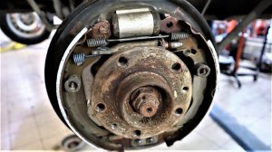 Замена задних колодок и передних тормозных дисков Рено Дастер в Логан Шопе