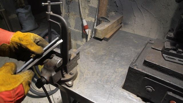 Нож из подшипника часть 1 . ( СТАЛЬ  ШХ15 ) Knife from the bearing part 1. (STEEL WX15) смотреть онлайн