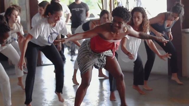 Grupo Aluandê Capoeira Angola - 7º Encontro Mãe Capoeira - Oficina de Dança Afro CM Flávia Soares смотреть онлайн