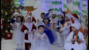 Вход детей. Хоровод "На пороге Новый год"