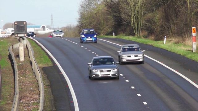 Машина едет. Едет много машин / The car is coming. There are a lot of cars going смотреть онлайн