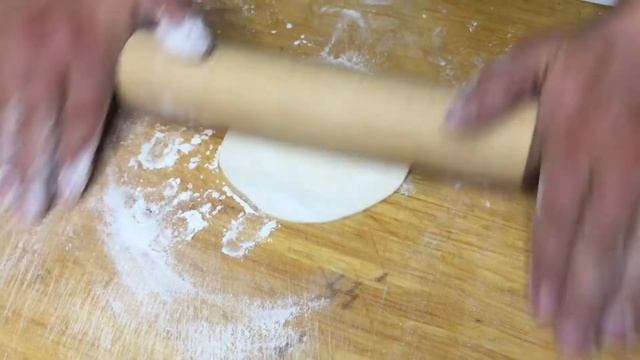 Такие хинкали вы точно не пробовали. Сколько бульона было внутри ? смотреть онлайн