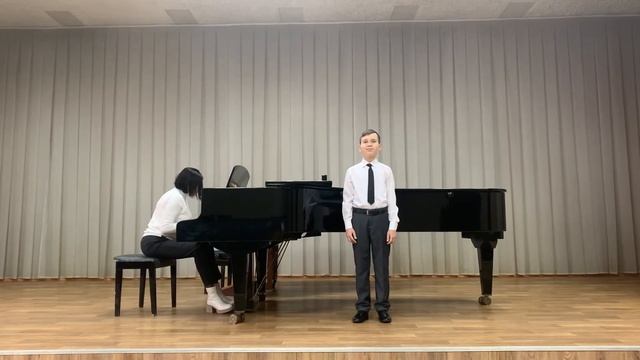 «Севастопольский вальс». Музыка Константина Листова; Слова Георгия Рублёва.