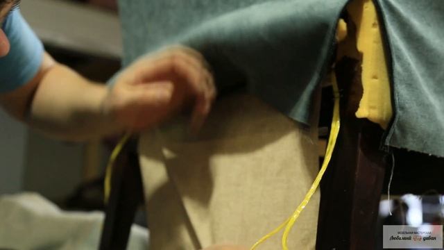 Перетяжка обеденного кресла популярной модели. Все секреты - за 3,5 минуты.
