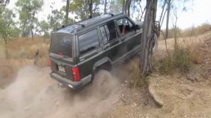 Stock Jeep Cherokee and Modified Toyota 4Runner Rockhampton Water Tower.wmv