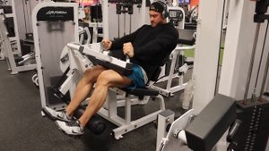 Крис Бамстед теперь веган? Тренировка ног, восстановление, диета, здоровье.