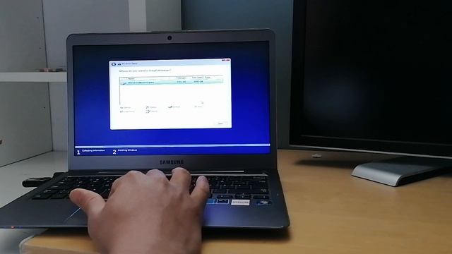 How to install Windows 10 Samsung laptop NP 535U? Windows install on samsung laptop F10-Step by Ste смотреть онлайн